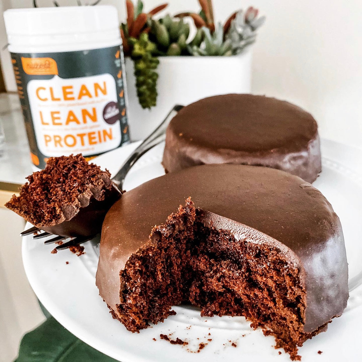 CHOCOLATE BREAKFAST PROTEIN CAKE